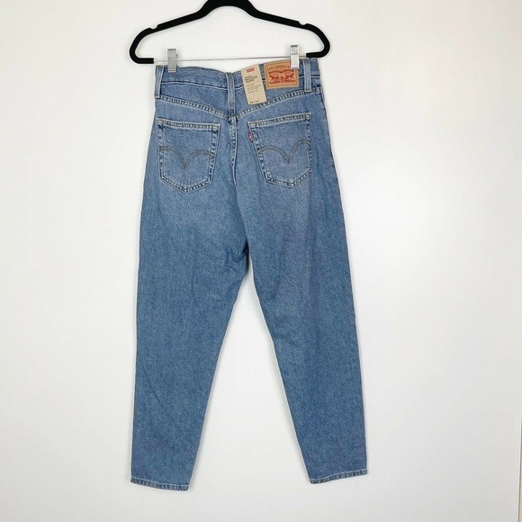 NWT Levi's High Waisted Mom Jean's Medium Wash Size 26 26x27 - Picture 2 of 8